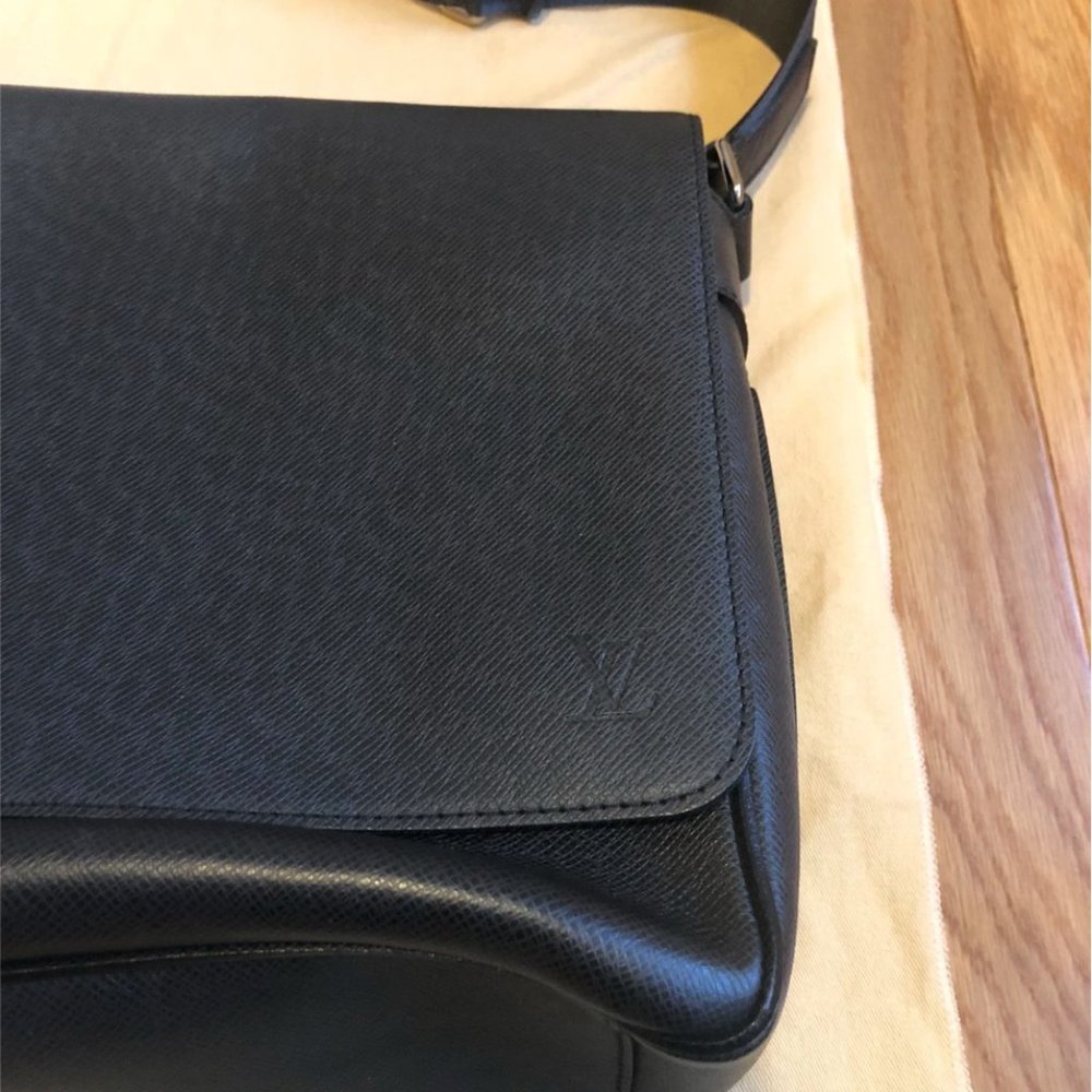 LV bag - Picture 2 of 4